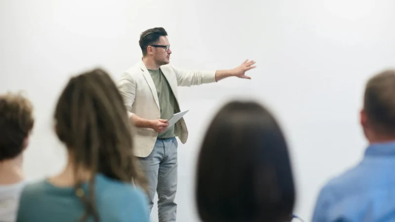 Tips Presentasi di Depan Kelas yang Bikin Dosen dan Teman Terkesan